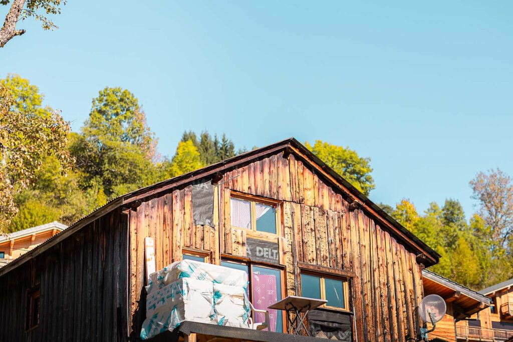 Rénovation de maison en bois par TROMBERT & CIE en Haute-Savoie